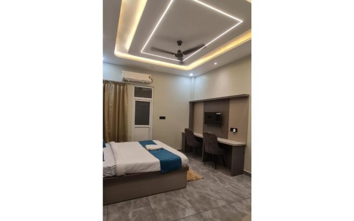 Gaurav Inn