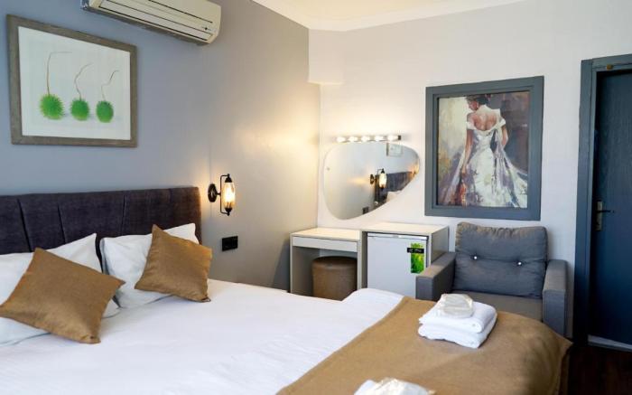 Frond Door Suites
