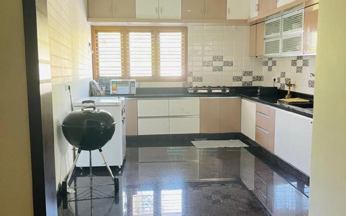 Tauro's Haven Homestay - Charming 3BHK, 4Bath Home