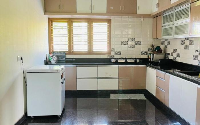 Tauro's Haven Homestay - Charming 3BHK, 4Bath Home