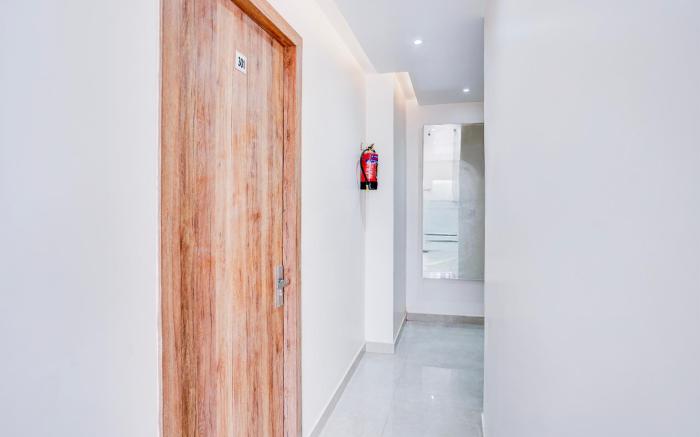 Super Townhouse Lahartara Railway Bridge Near Bus Stop