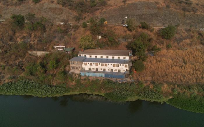 HOTEL LAKE VIEW