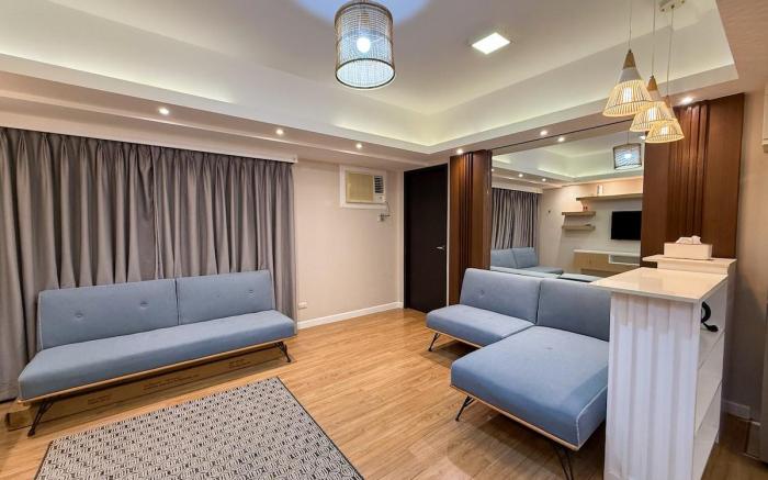 Modern 1BR Unit w/FREE parking