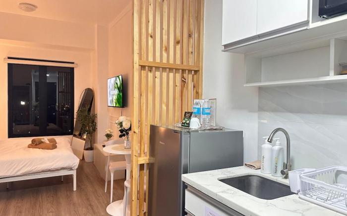 French Inspired Unit near IT Park & Waterfront