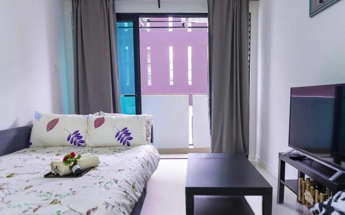 Chic Suasana JB Suite, Cozy Stay with Balcony