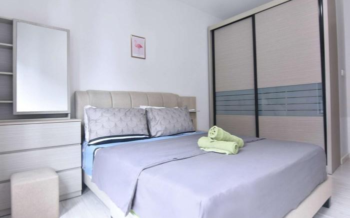 Chic Suasana JB Suite, Cozy Stay with Balcony