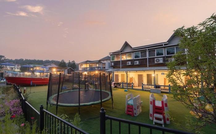 Taean Lily Pension