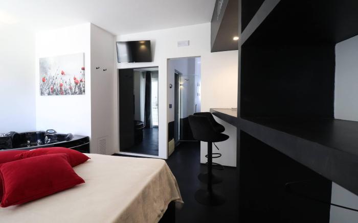 BlackWhite Otranto Suite