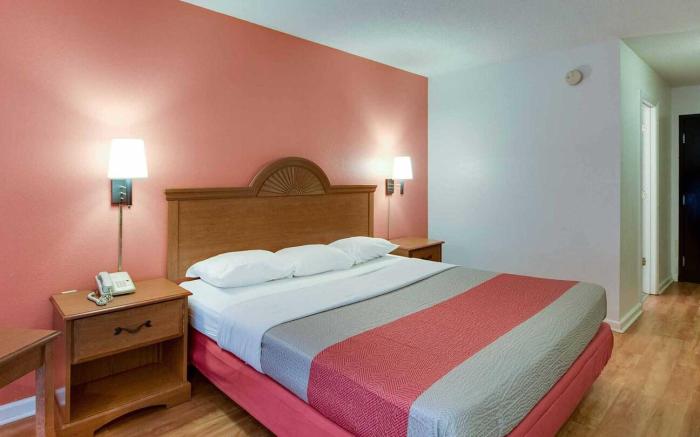 Motel 6 Hinesville, GA