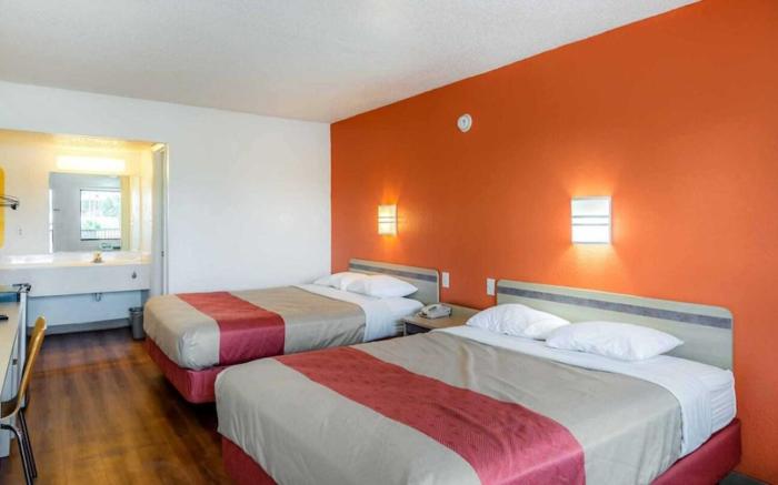 Motel 6 Anniston, AL