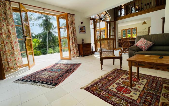 Luxury French "Cannelle  lake villa"