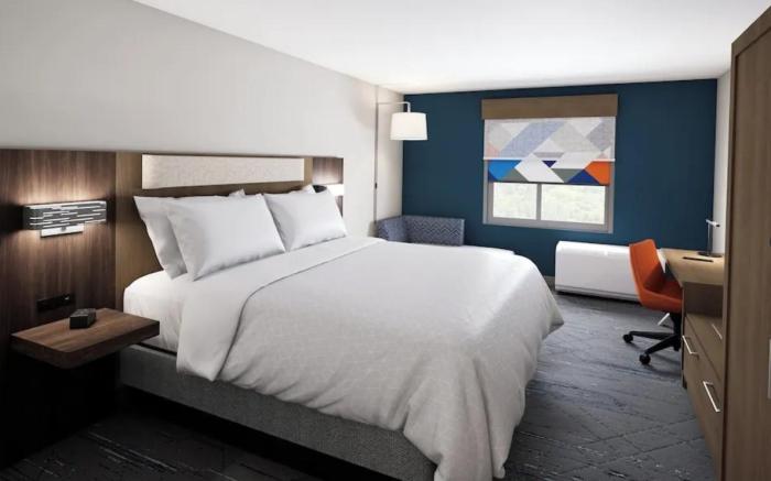 Holiday Inn Express & Suites Muncie Northwest By IHG