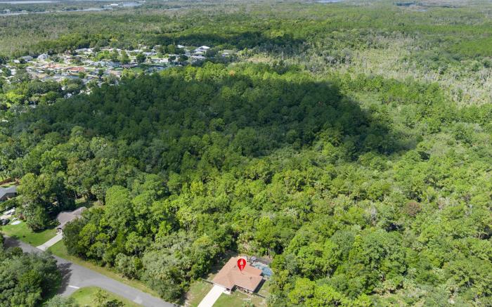 Minutes to boat ramps and beach and private pool!