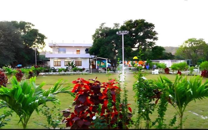 Deccan Green-3BR-Pvt Pool-Farmhouse-By Homeyhuts