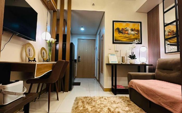 RED RESIDENCES MAKATI By ARQ Staycation 