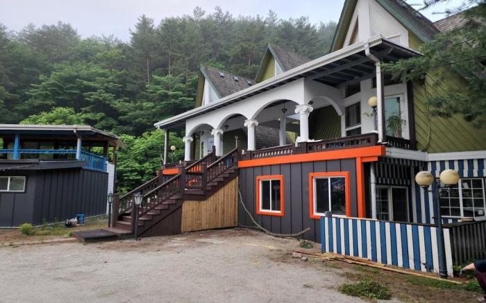 Pyeongchang Bench House Pension