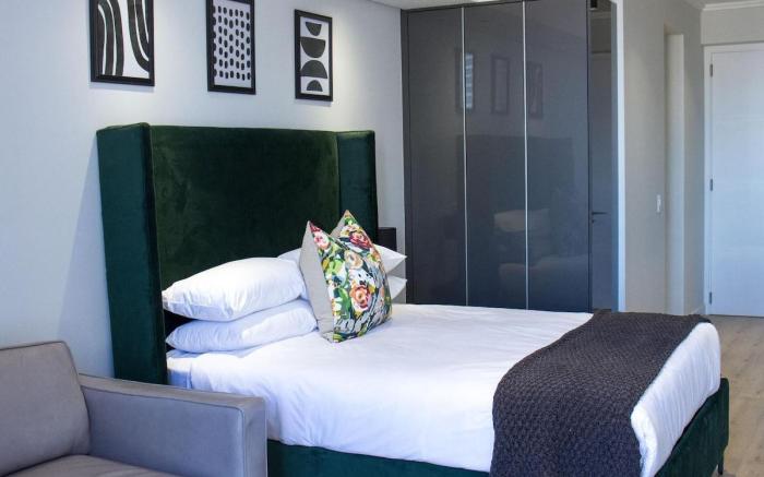 Waterfall Ellipse Luxury Suite