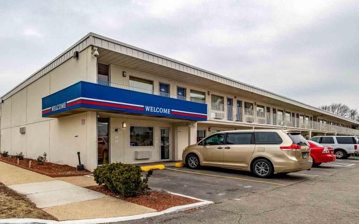Motel 6 Joliet, IL - I-80