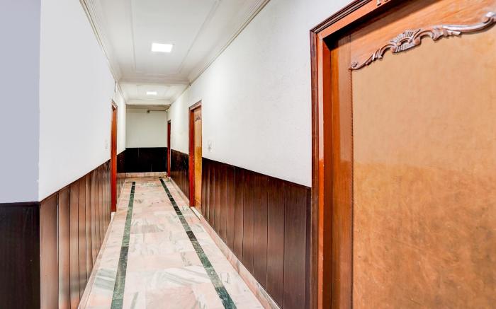 Hotel O Hussainganj Near Vidhansabha