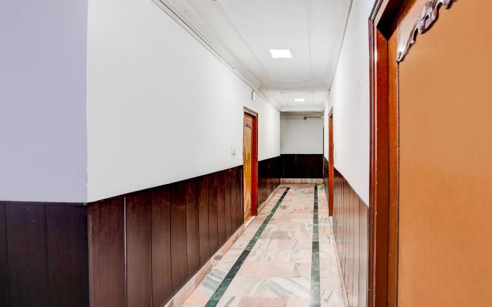 Hotel O Hussainganj Near Vidhansabha