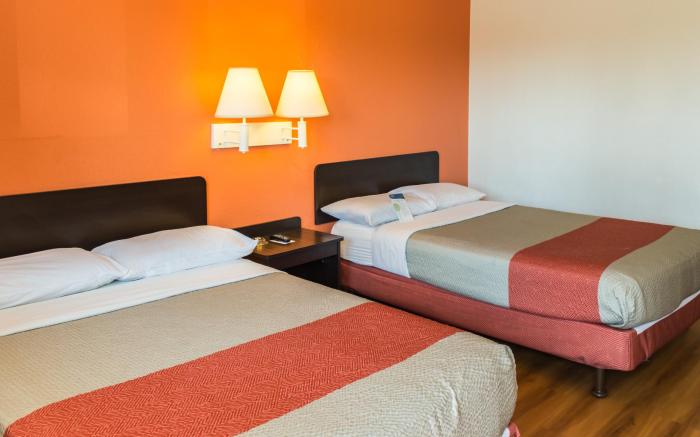 Motel 6 Bakersfield, CA - East