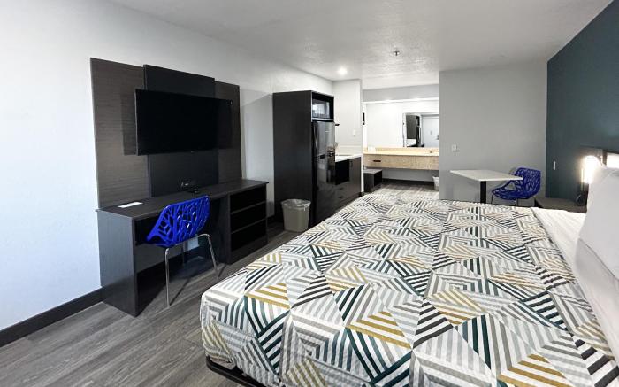 Studio 6  Bakersfield, CA - South