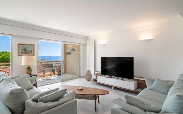 3 bedroom renovated apartment - Cannes Palm Beach