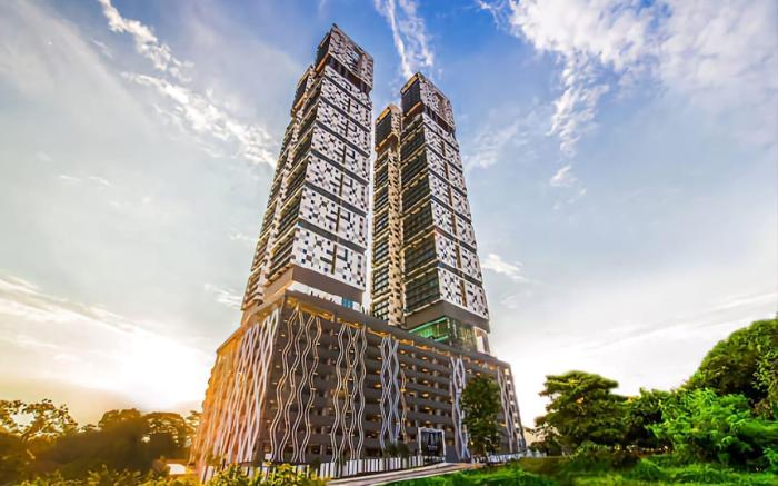 Stunning 4BR Sky Retreat @ 42nd Floor View Sleep 8