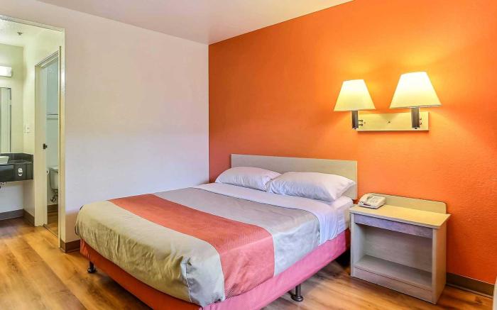 Motel 6 Pinole, CA