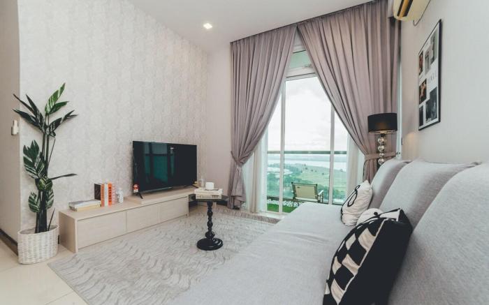 Paragon Residence The Modish 3BR7pax Balcony