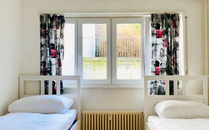 Modern and Bright 2BDR Apt - City Center
