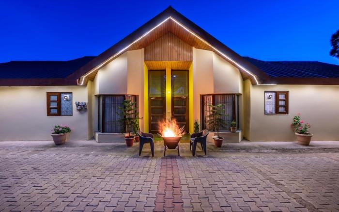 3 Br Harrington Villa | Kitchen| Living room |AC