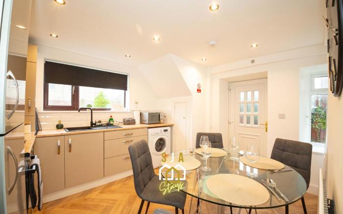 Queen Street Stay - SJA Stays - Modern 2 Bed Apartment