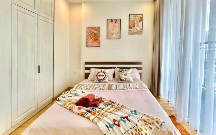 Full Amenities, Central Location Next To Marriott