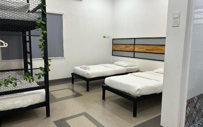 Warm Stay No.10 (Super Room with Bathroom 2-4 pax)