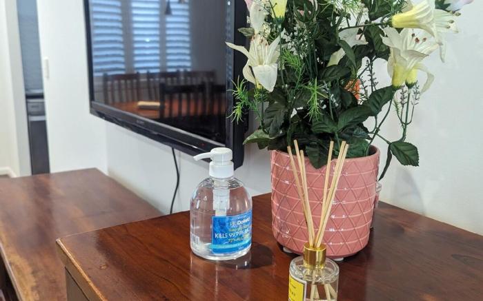 Entire House in Chermside West 2-Beds Ultra-Clean