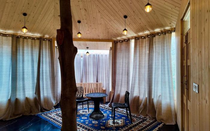 Riverfront Treehouse  Cottage Jibhi