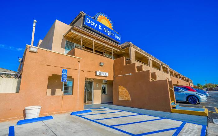 Day & Night Inn 