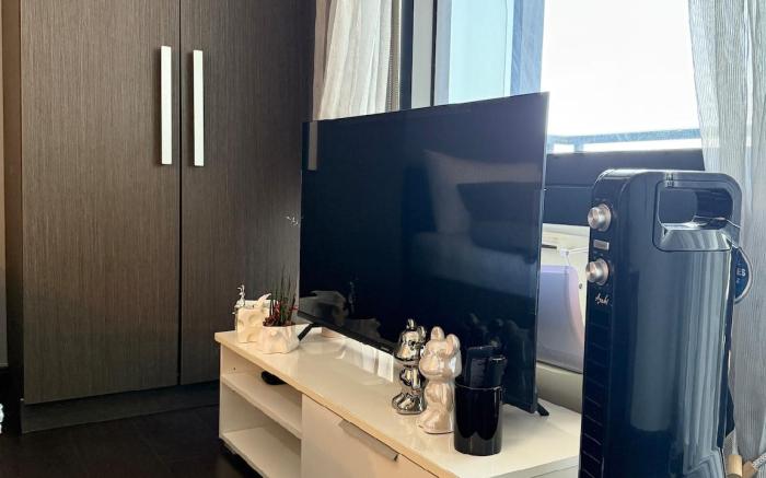 Sky-High Studio w/Netflix, Sunset View, & Disney+