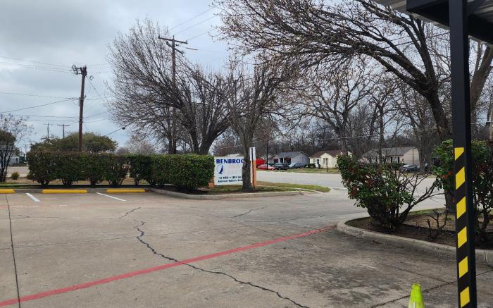 OYO Benbrook Inn & Suites