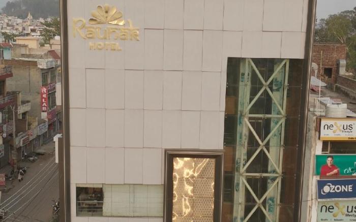 Hotel Raunak