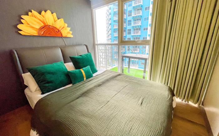 2BR Luxury Suite w Infinity Pool near Okada