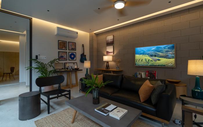 Holiday 4-bedroom Coastal Gem: 300sqm Villa