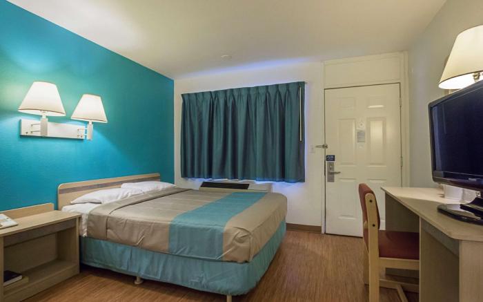 Motel 6 Rochester, MN