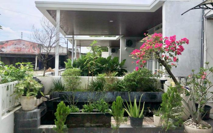 Garden Full House