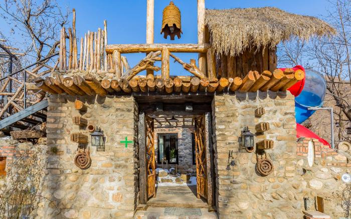 Floral Hotel  Beijing Ten 1 Stone House B&B