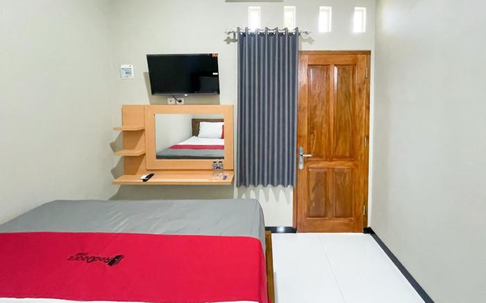 RedDoorz near Alun-Alun Purwokerto 3