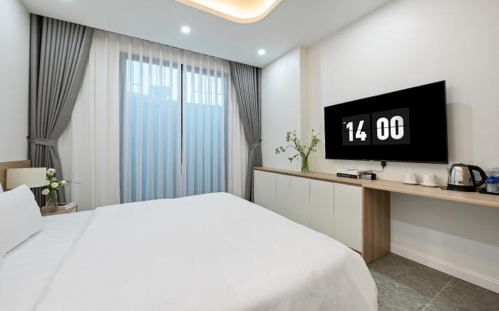 Condo with kitchen near West Lake