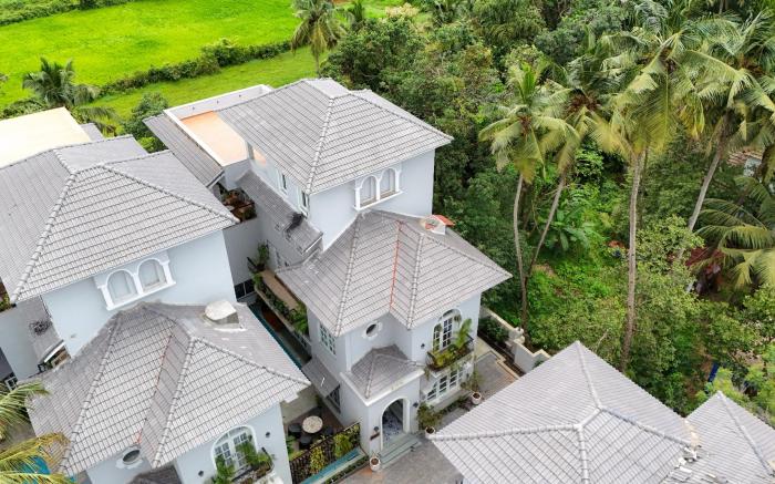Luxury 4BHK Villa with Pvt Pool Near Candolim Beach