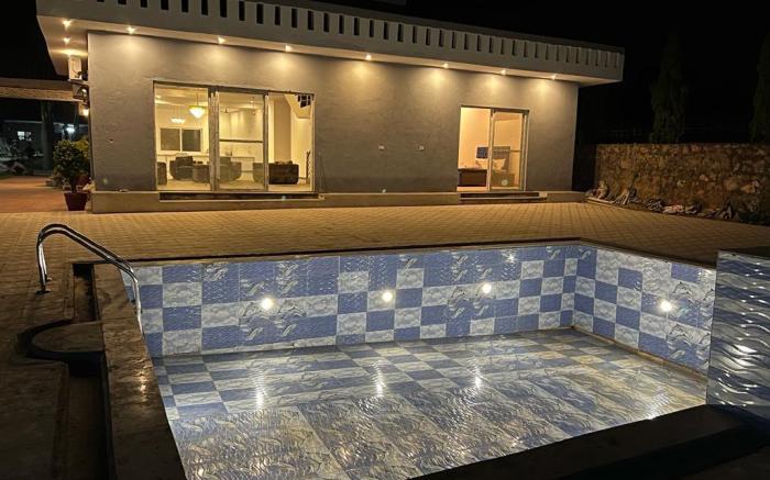 Gurgaon Farmhouse for Party With Pool 